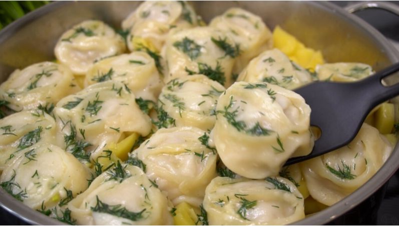 Манты на картофельной подушке: быстро и вкусно!