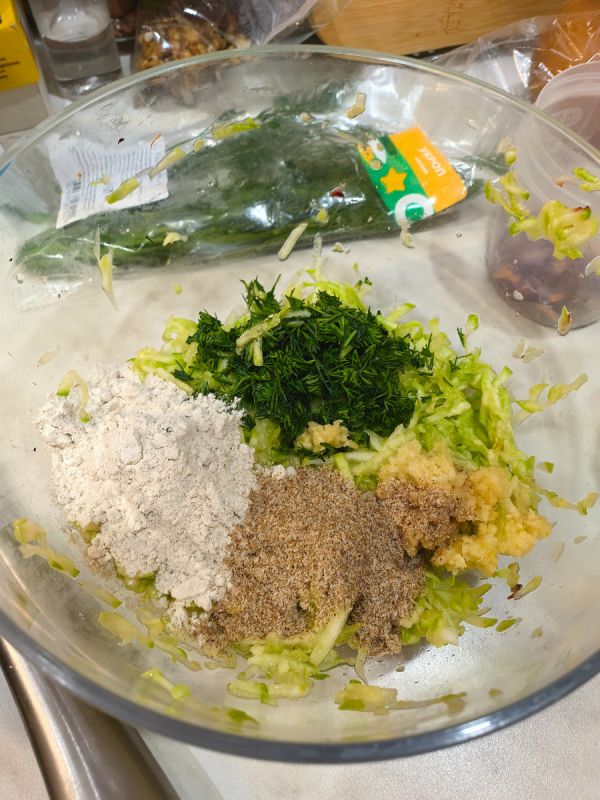 Лёгкий ужин: волшебство кабачковых оладушек