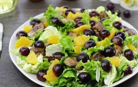 Неповторимый салат с печенью и фруктами: свежий взгляд на привычные вкусы
