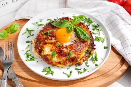 Как приготовить кабачковые оладьи с ветчиной и сыром сулугуни: пошаговый рецепт