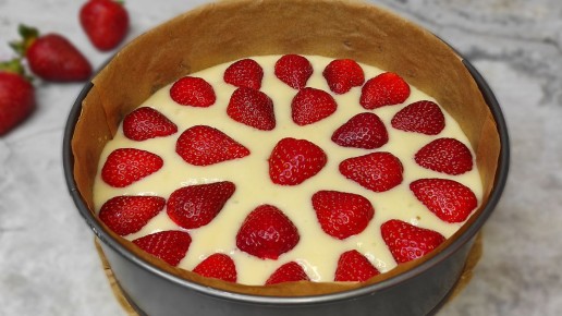Летний пирог с клубникой, который хочется печь снова и снова