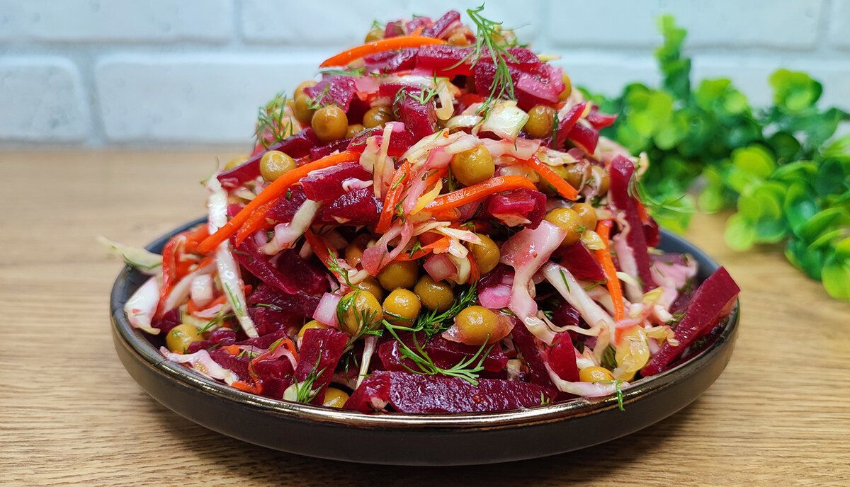 Как быстро подготовить вкусный салат с свёклой: простой рецепт