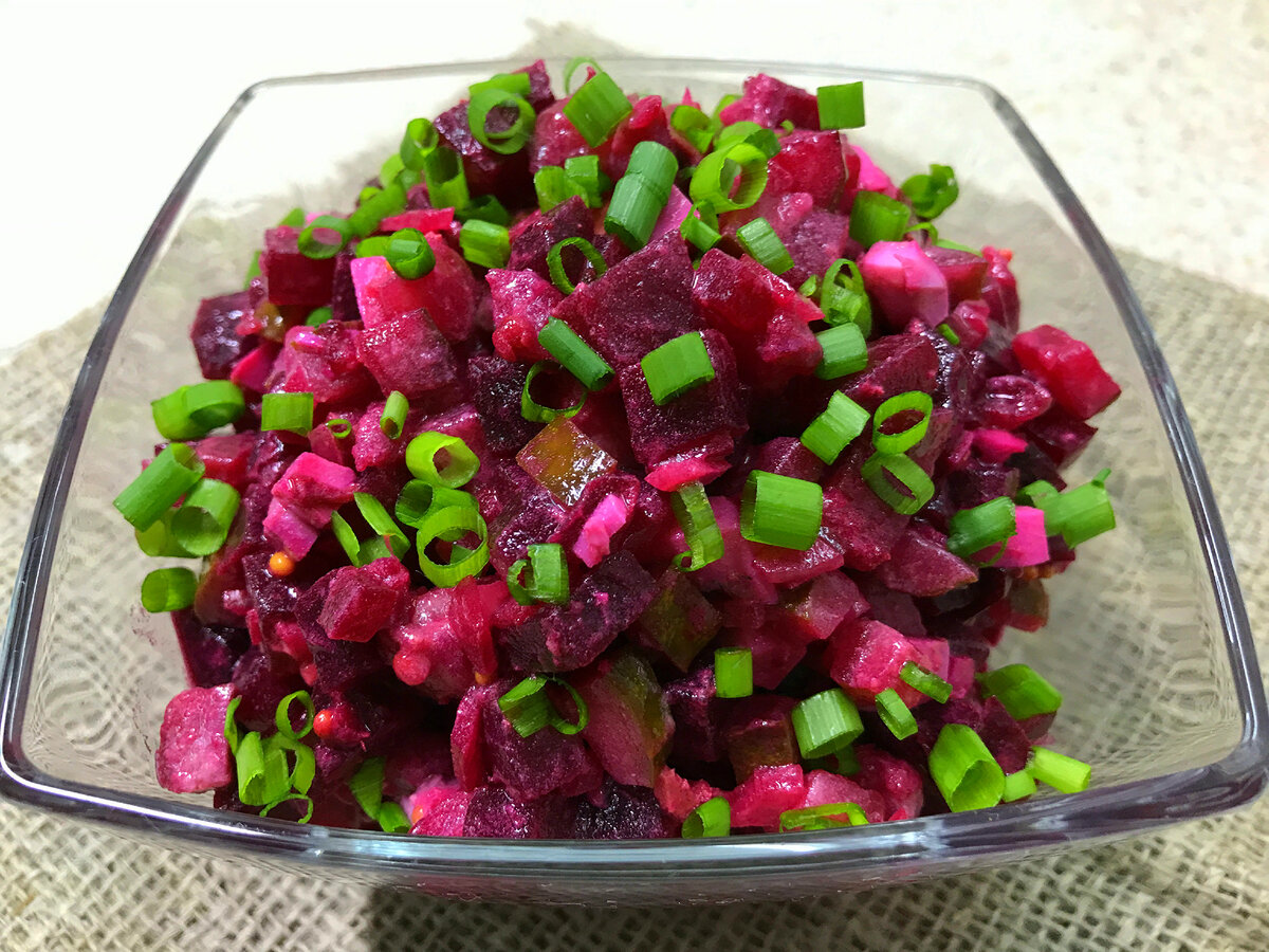 Секреты необычного салата с сельдью и свеклой, который удивит вас на празднике