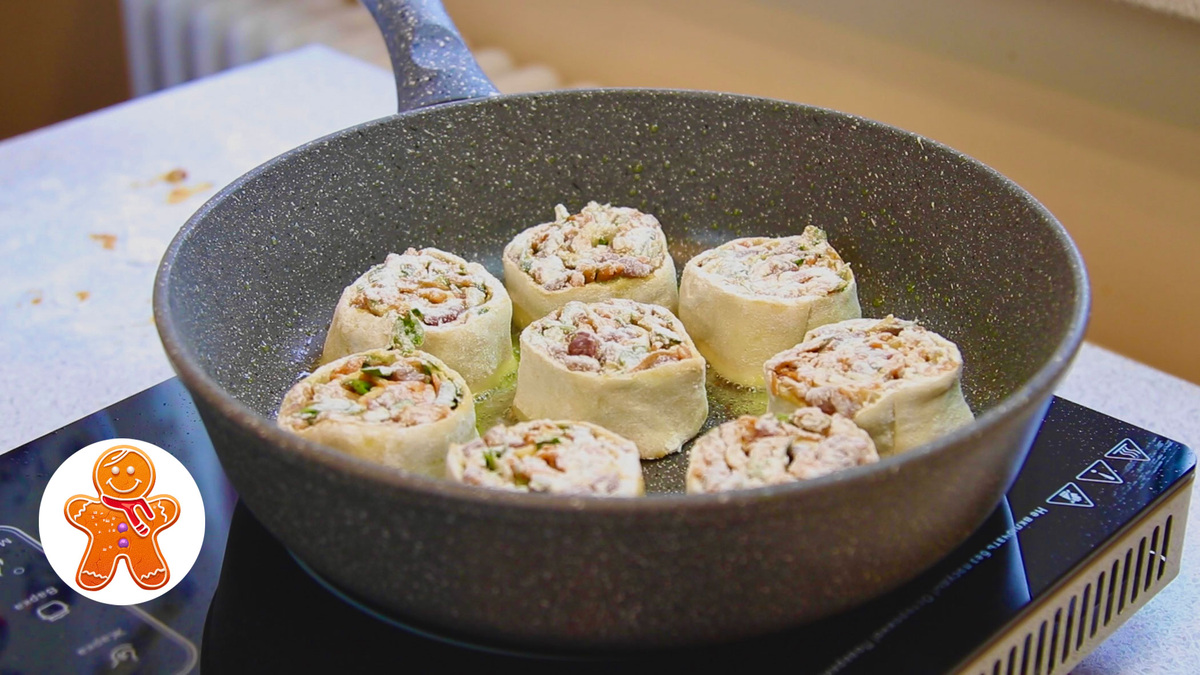 Необычная курица с рулетиками по-Кабардински