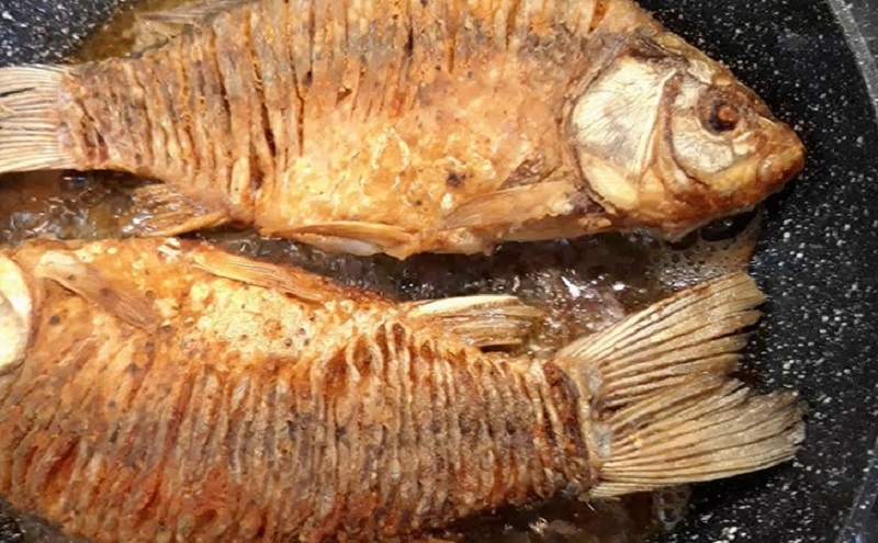 Как приготовить хрустящего карася без костей и запаха в квартире