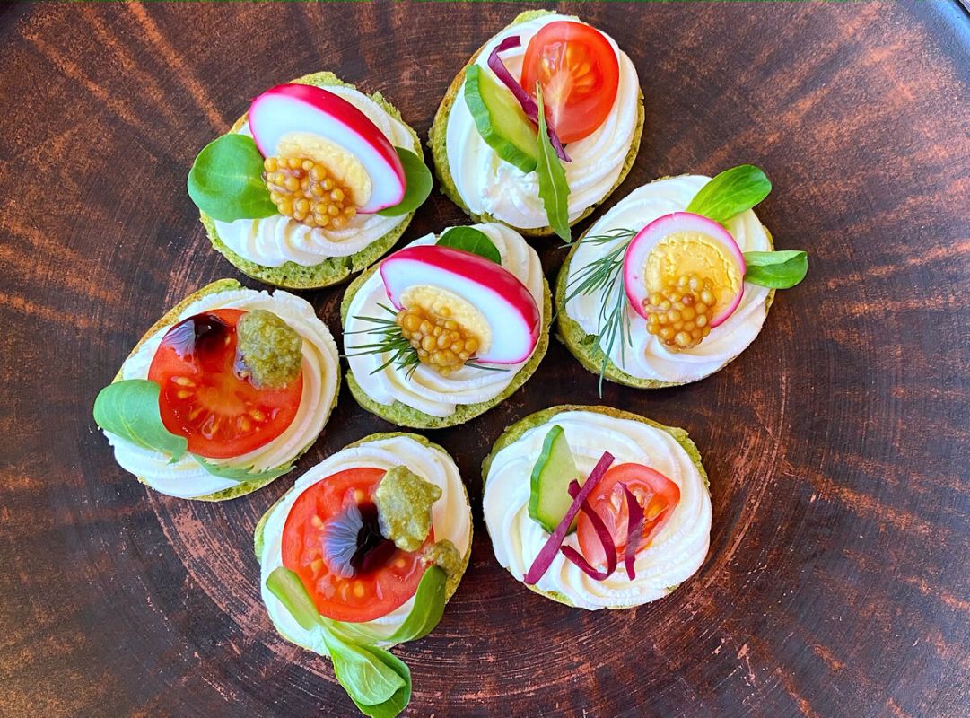 Идеи для праздничного стола: нарядные канапе и оригинальные бутерброды