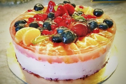 Сладкое наслаждение: Бисквитно-ягодный торт из вашей кухни