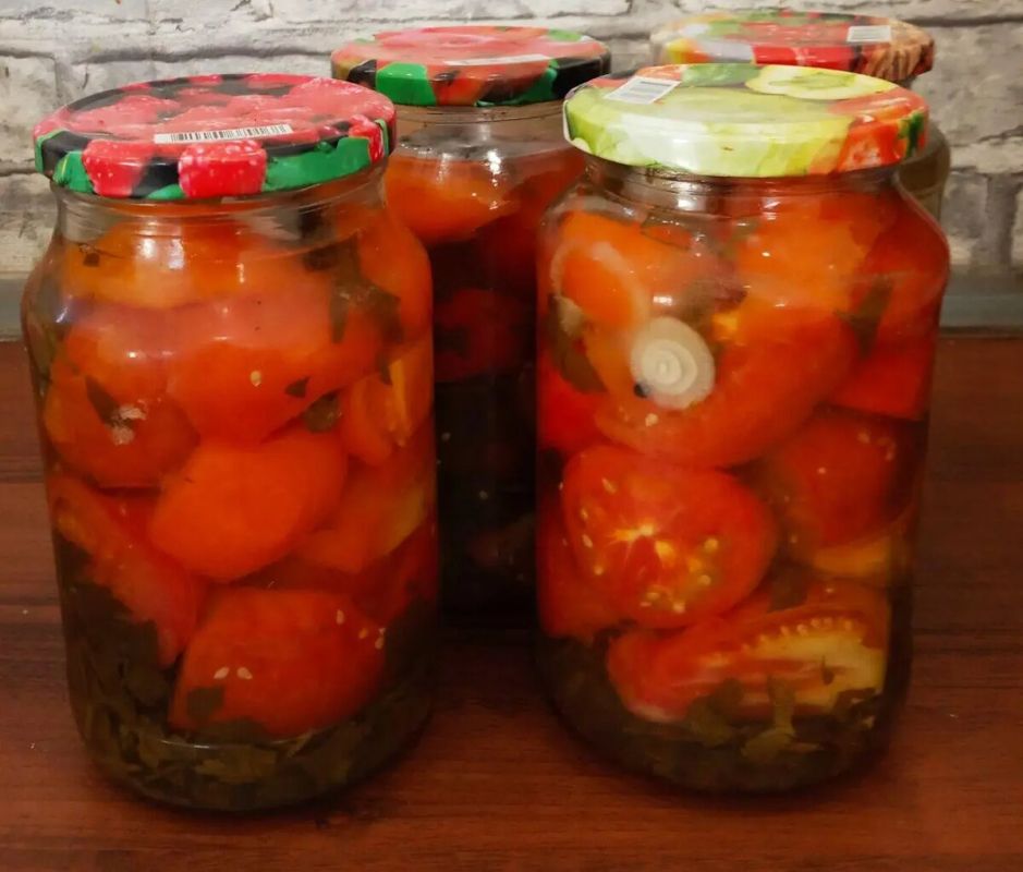 Как сохранить лето: консервированные помидоры в домашних условиях