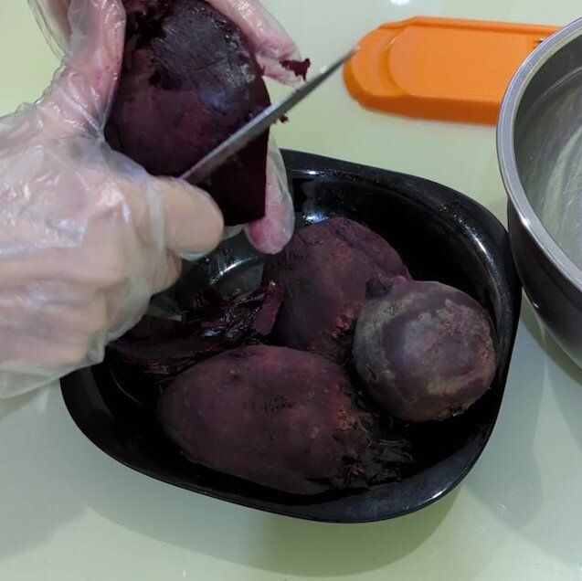 Вкусная маринованная свёкла: простой рецепт без яиц и мяса