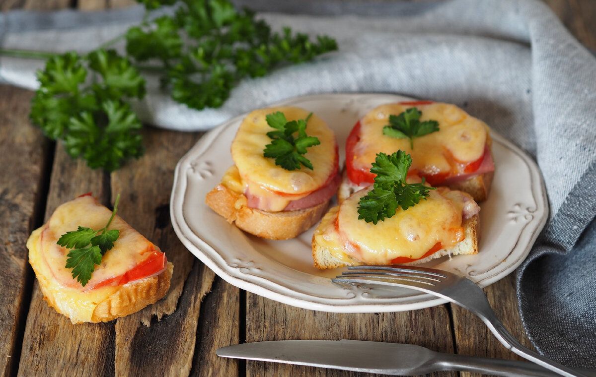 Горячие бутерброды: секреты приготовления идеальной закуски