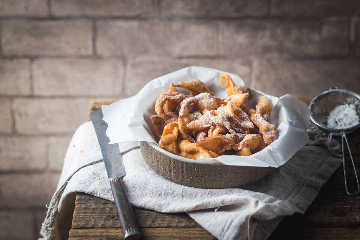 Вкус детства: как приготовить хрустящий хворост