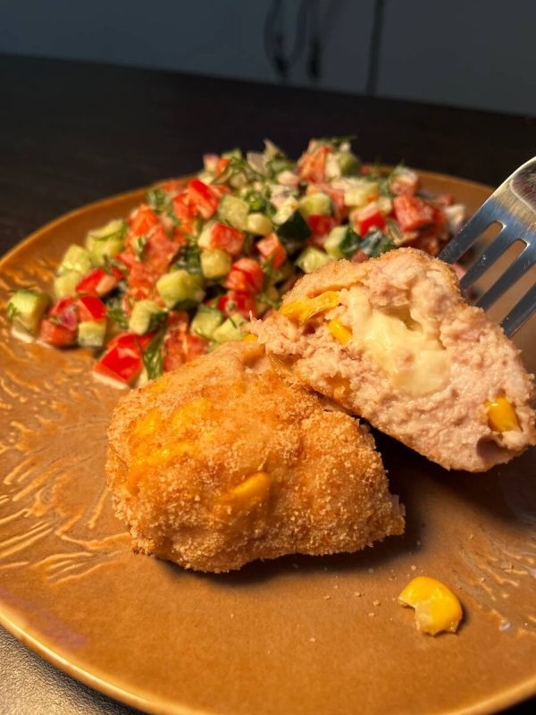 Удобное решение: куриные котлеты с сыром вместо масла