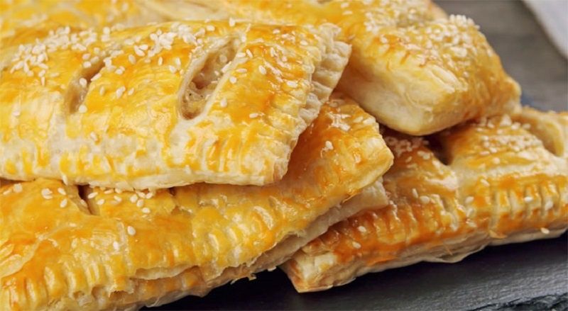 Удивительные рыбные слойки: простой и быстрый рецепт для уютного перекуса
