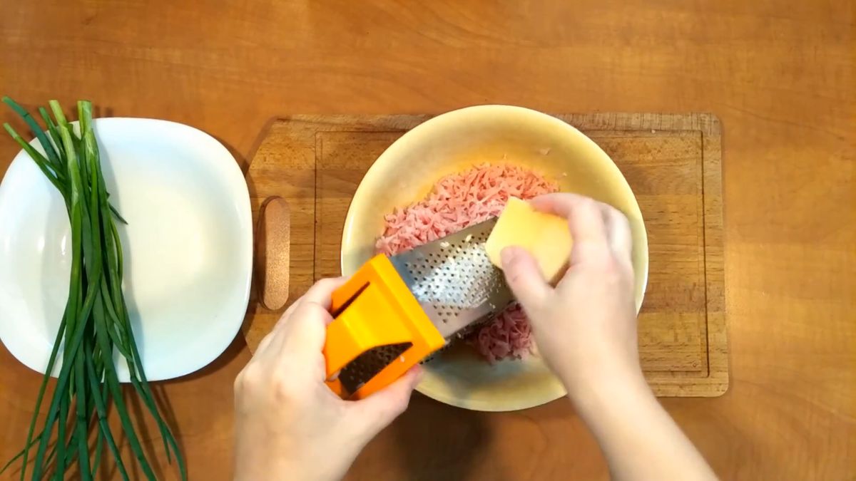 Ароматные сырники с начинкой: идеальный вариант для завтрака или пикника