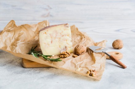 Крафтовый сыр: Почему он так отличается от магазинного