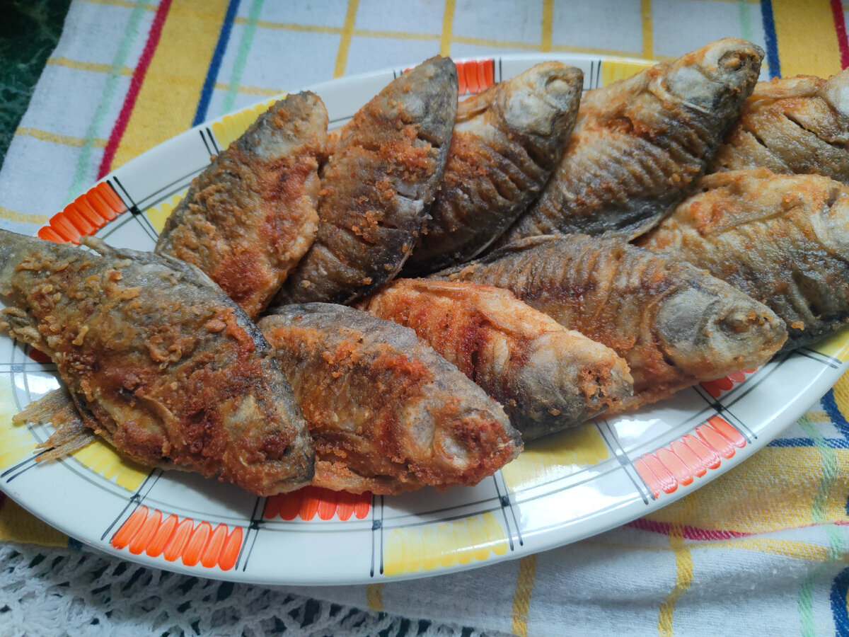 Идеальный рецепт жареной рыбы: как приготовить карасиков