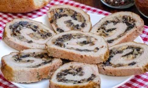 Нежный рулет из индейки с грибами и сыром для любой трапезы