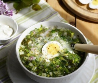 Нежная окрошка на щавелевом отваре: полезный и вкусный рецепт