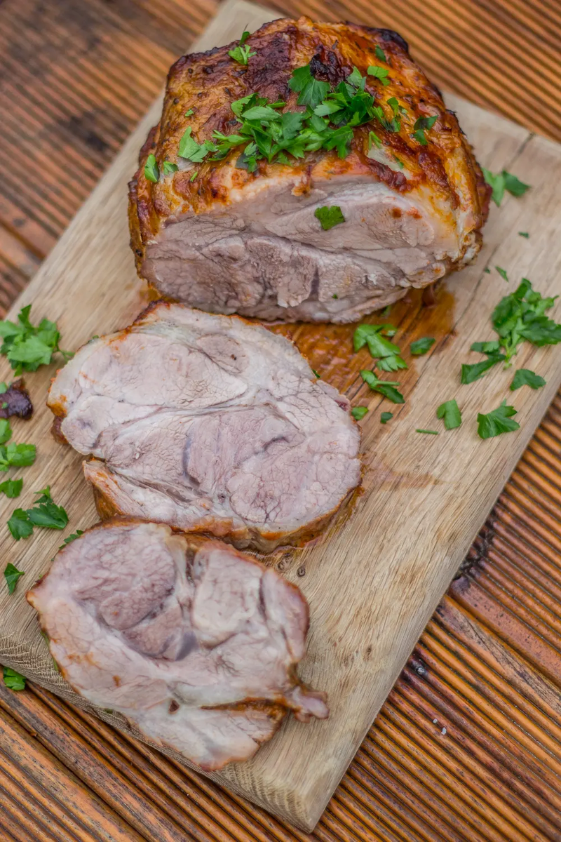 Как запечь свинину в духовке: советы для сочного результата