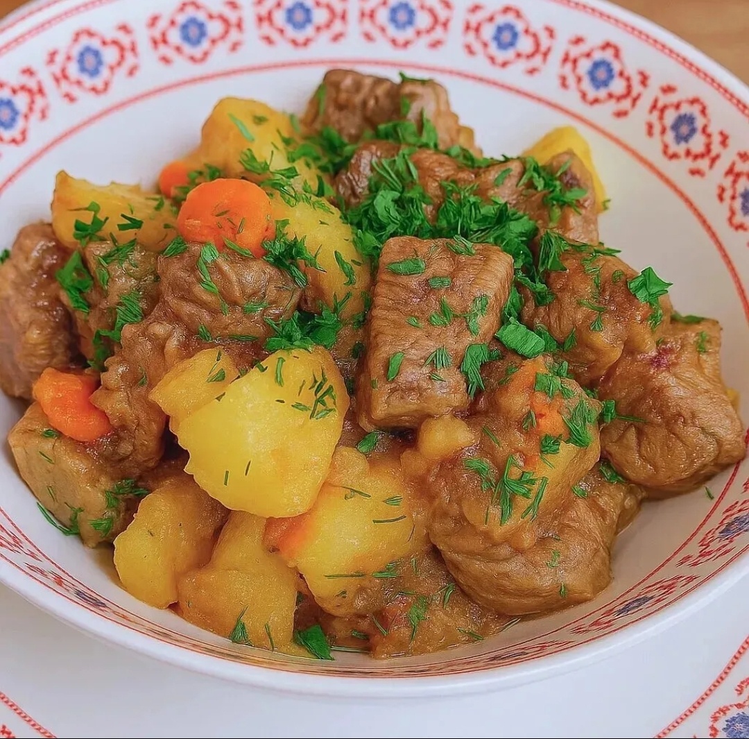 Сытное жаркое из свинины