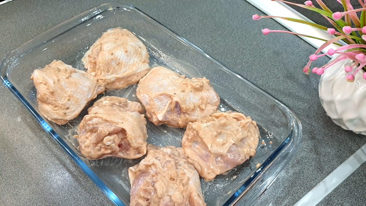 Секрет сочного куриного мяса: как приготовить идеальные бёдра