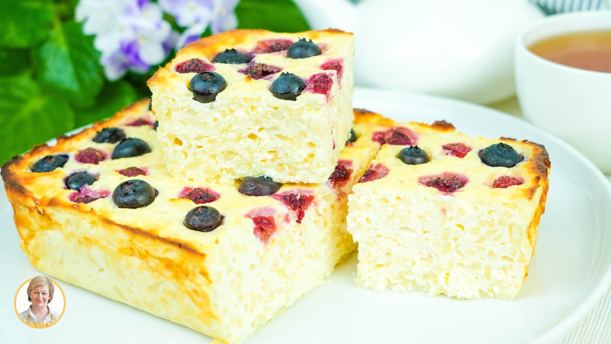 Нежная творожно-рисовая запеканка с ягодами без муки и манки