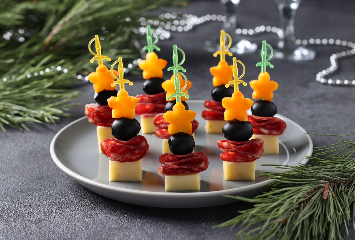 Канапе для новогоднего стола: от простоты до изысканности