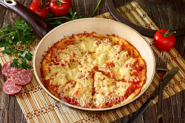 Пицца за 10 минут: легкий рецепт на сковороде для гурманов