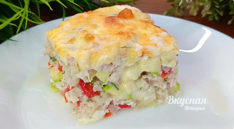 Нежная овощная запеканка с фаршем: быстро и вкусно