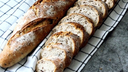 Пышный багет на пшеничной закваске: простой рецепт, который стоит попробовать