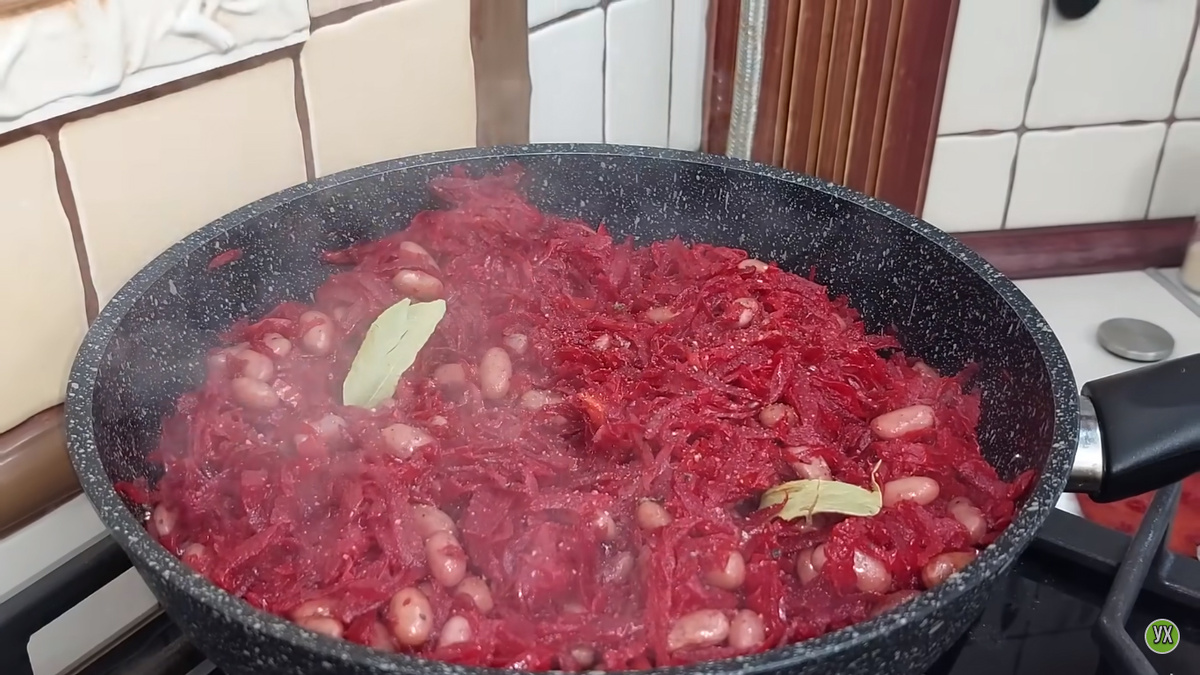 Необычный ужин: как приготовить вкусный сухой борщ и куриное филе