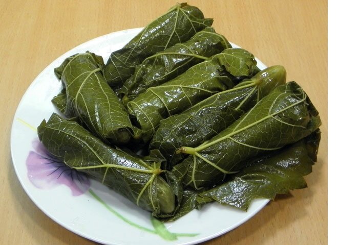 Огурцы в виноградных листьях: оригинальный рецепт для вашей кухни