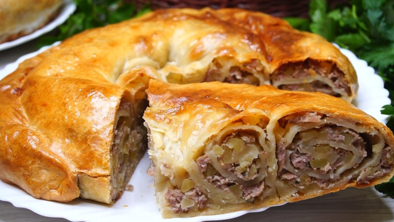 Вкусный пирог на ужин: как приготовить задуманное из пельменного теста