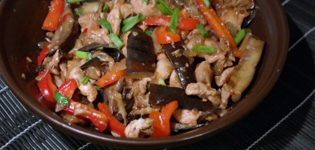 Сочная курица с баклажанами в китайском стиле