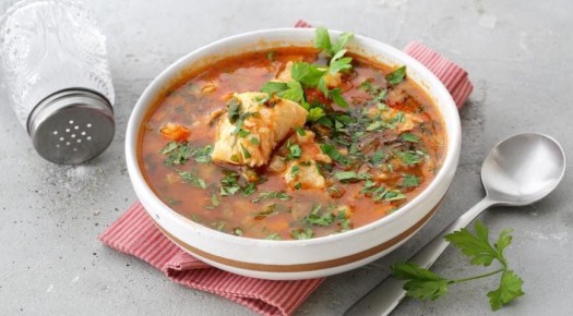 Ароматный суп из трески с картофелем и помидорами — легкое решение для ужина