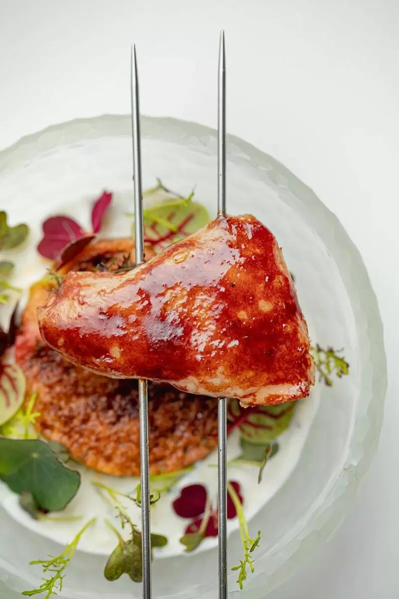 Изящное сочетание: ножка перепёлки с баклажанами