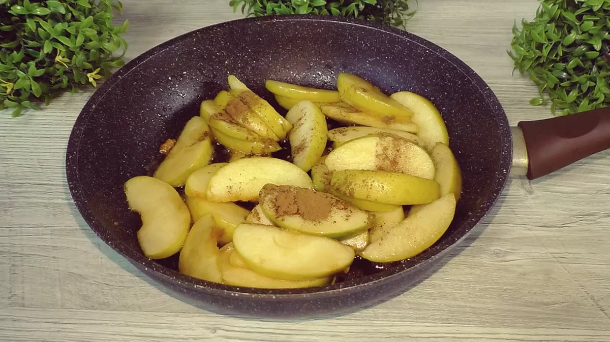 Яблочный пирог для душевного чаепития: просто и вкусно!