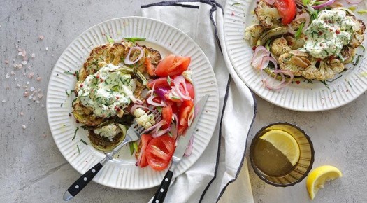 Новый взгляд на цветную капусту: Стейк с чесноком и соусом из маскарпоне