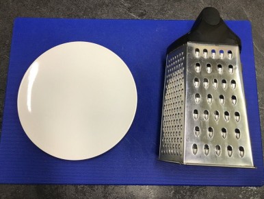 Как быстро заточить терку с помощью керамической посуды