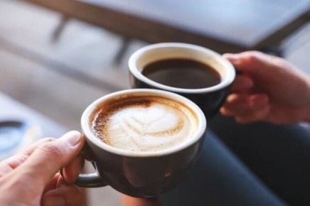 Чай или кофе: что выбрать для утреннего пробуждения?