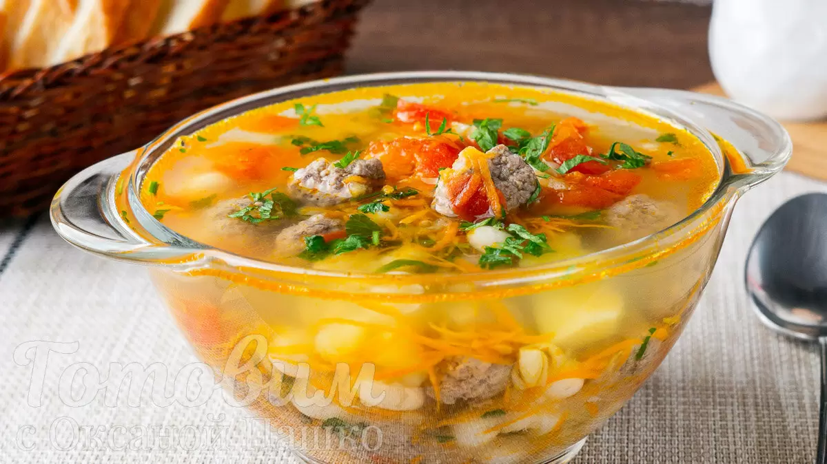 Вкусный суп с фрикадельками и фасолью: простое и быстрое блюдо для всей семьи