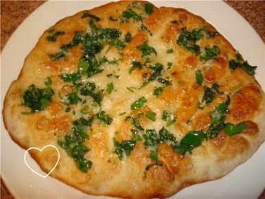 Необычный матнакаш с чесноком и зеленью