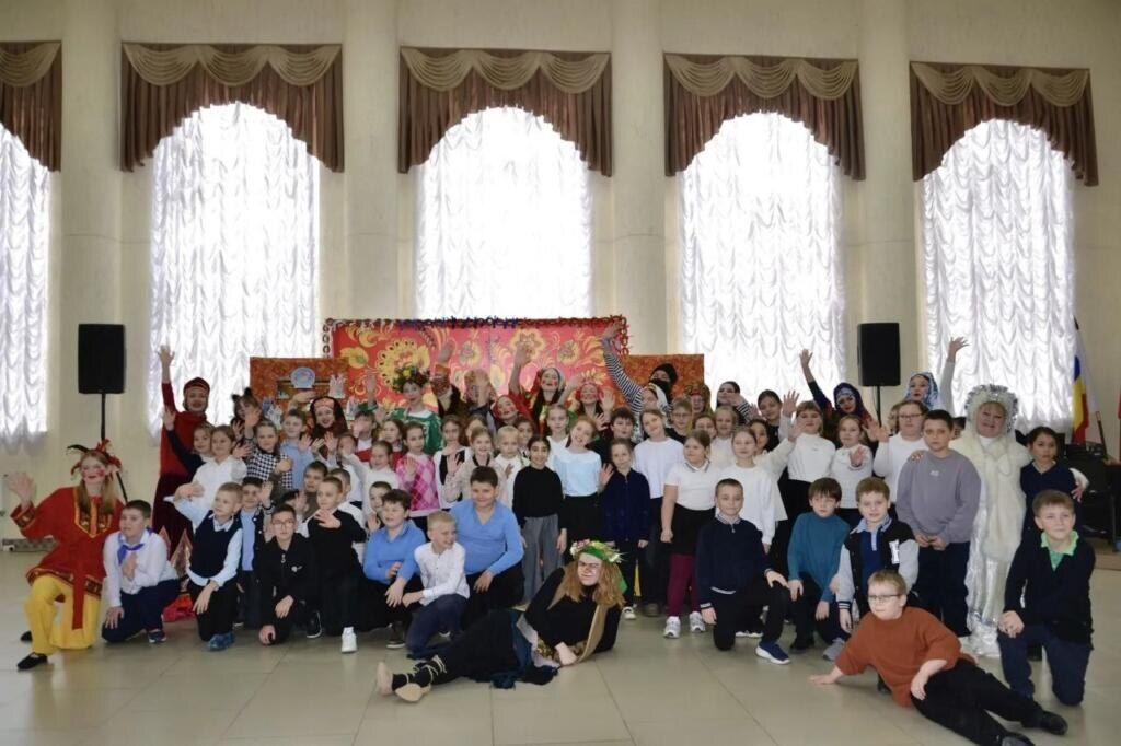 Кагальницкие школьники отпраздновали угощение зимы на «Широкой Масленице»