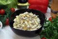 Пикантный салат с языком, сыром и огурцами: готовим легко и быстро