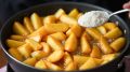 Невероятно вкусный картофель с хрустящей корочкой и пармезаном: идеальное блюдо без духовки
