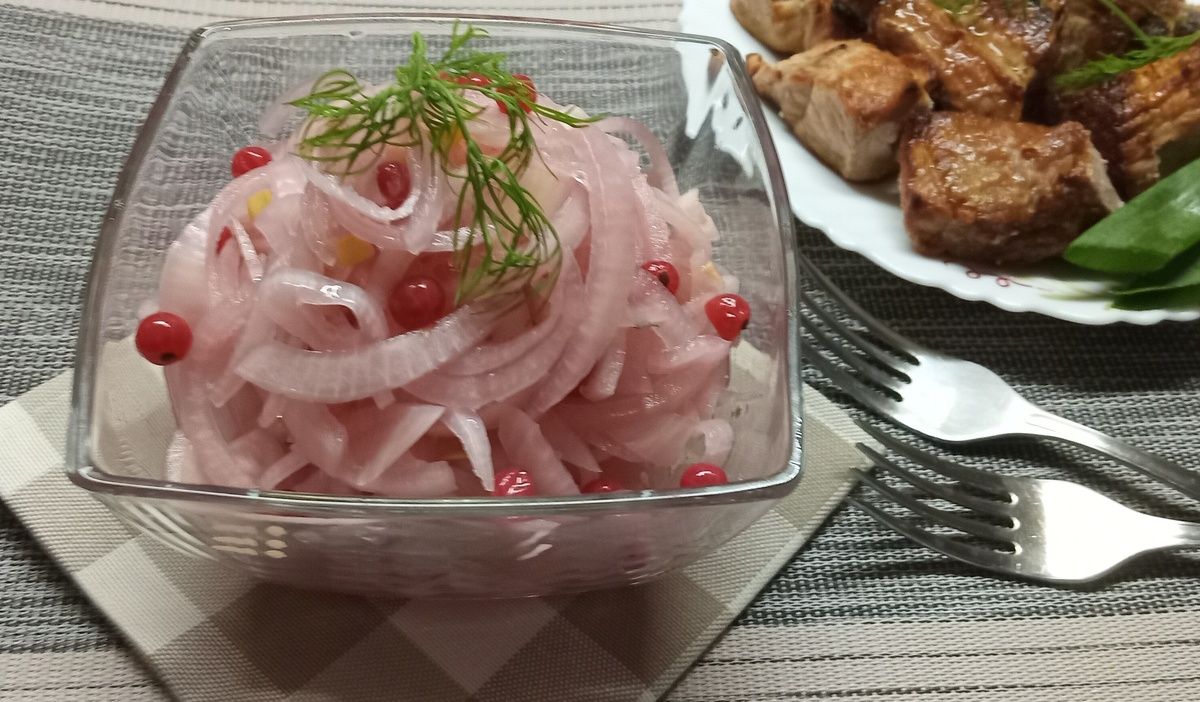 Лук для шашлыка: маринование с ягодами и имбирем
